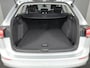 Volkswagen Golf 1.5 eTSI Life VARIANT 150PK DSG | Navigatie | Stoelverwarming | Trekhaak |