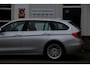 BMW 3-Serie Touring 320i High Executive*NL-Auto*Perfect Onderh.*Leder/Stoelverw./Gr. Navi/Keyless Entry+Go/LED/Climate-Control/Cruise-Control/17 inch LM*