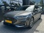 Ford Focus Wagon 1.0 Hybrid 155 PK ST Line | STUUR, STOEL EN VOORRUITVERWARMING| NAVIGATIE + APPLE CARPLAY/ANDROID AUTO| PARKEERSENSOREN| FULL LED| DEALER ONDERHOUDEN|