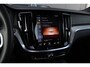 Volvo V60 2.0 T8 Recharge AWD R-Design | Bowers & Wilkins | Panoramadak | Trekhaak | Stoelverwarming |