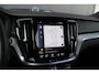 Volvo V60 2.0 T8 Recharge AWD R-Design | Bowers & Wilkins | Panoramadak | Trekhaak | Stoelverwarming |