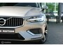 Volvo V60 2.0 T6 Twin Engine AWD Inscription | Pano | Trekhaak | HUD | Cruise | 19 Inch | Pebble Grey | Stoelverw. | Camera | Elec. stoelen