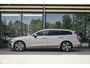 Volvo V60 2.0 T6 Twin Engine AWD Inscription | Pano | Trekhaak | HUD | Cruise | 19 Inch | Pebble Grey | Stoelverw. | Camera | Elec. stoelen