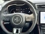 MG MG ZS EV Long Range Comfort 70 kWh SoH 95,9% / Afneembare Trekhaak / New Model / Fabrieksgarantie 12-2030 / Stoelverwarming / Black Pack / Achteruitrijcamera /