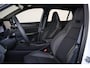 Lynk & Co 01 1.5 Core - UIT VOORRAAD LEVERBAAR - Parkeercamera achter - LED Koplampen met actieve grootlichtregeling - Buitenspiegels elektrisch inklapbaar en verwarmbaar - Verwarmde voorstoelen - 15,4 Inch display - Bekleding ECONYL - Apple Carplay & Android Auto - Achterbank 60/40 inklapbaar - ISOFIX - Dakrails - 19' LMV