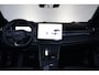 Lynk & Co 01 1.5 Core - UIT VOORRAAD LEVERBAAR - Parkeercamera achter - LED Koplampen met actieve grootlichtregeling - Buitenspiegels elektrisch inklapbaar en verwarmbaar - Verwarmde voorstoelen - 15,4 Inch display - Bekleding ECONYL - Apple Carplay & Android Auto - Achterbank 60/40 inklapbaar - ISOFIX - Dakrails - 19' LMV