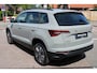Skoda Karoq 1.0 TSI 110pk Ambition TOUR / Navigatie by APP / LM 17 inch / Parkeersensoren A / LED / Wegkl trekhaak