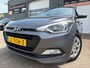 Hyundai i20 1.0 T-GDI Comfort van 2de Eigenaar met parkeersensoren en navigatie en bluetooth telefoon en airco