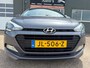 Hyundai i20 1.0 T-GDI Comfort van 2de Eigenaar met parkeersensoren en navigatie en bluetooth telefoon en airco
