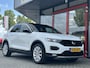 Volkswagen T-Roc 1.5 TSI Sport | Stoelverwarming | Adaptieve Cruise Control | LED Koplampen | Sportstuur | Apple Carplay | Android Auto | Two-Tone Wit - Zwart | Parkeersensoren | Privacy Glas | Sportstoelen | All Season Banden |