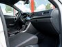 Volkswagen T-Roc 1.5 TSI Sport | Stoelverwarming | Adaptieve Cruise Control | LED Koplampen | Sportstuur | Apple Carplay | Android Auto | Two-Tone Wit - Zwart | Parkeersensoren | Privacy Glas | Sportstoelen | All Season Banden |
