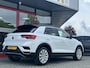 Volkswagen T-Roc 1.5 TSI Sport | Stoelverwarming | Adaptieve Cruise Control | LED Koplampen | Sportstuur | Apple Carplay | Android Auto | Two-Tone Wit - Zwart | Parkeersensoren | Privacy Glas | Sportstoelen | All Season Banden |
