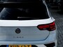 Volkswagen T-Roc 1.5 TSI Sport | Stoelverwarming | Adaptieve Cruise Control | LED Koplampen | Sportstuur | Apple Carplay | Android Auto | Two-Tone Wit - Zwart | Parkeersensoren | Privacy Glas | Sportstoelen | All Season Banden |