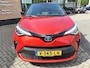 Toyota C-HR / C-HR+ 1.8 HYBRID BI-TONE STUUR/STOELVERWARMING BLIND-SPOT ALL-SEASON PARELMOER-LAK KEYLESS