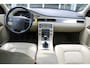 Volvo V70 150PK Summum | Verw. Voorstoelen | Verw. Achterbank | Trekhaak | PDC Achter | Cruise Control | 17" LMV |