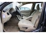 Volvo V70 150PK Summum | Verw. Voorstoelen | Verw. Achterbank | Trekhaak | PDC Achter | Cruise Control | 17" LMV |