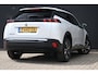 Peugeot e-2008 EV Allure Pack 50 kWh | Navi By App | Stoelverwarming | Climate Control | Parkeesensoren | Apple Carplay & Android Auto | !!