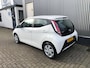 Toyota Aygo 1.0 VVT-i x-play / NAVIGATIE / AIRCO / ACHTERUITRIJCAMERA / NL-AUTO / 5 DEURS / ELEK. PAKKET / ZUINIG