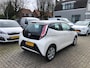 Toyota Aygo 1.0 VVT-i x-play / NAVIGATIE / AIRCO / ACHTERUITRIJCAMERA / NL-AUTO / 5 DEURS / ELEK. PAKKET / ZUINIG