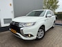 Mitsubishi Outlander 2.4 PHEV Pure / 1E EIG / APPLE CAR PLAY / STOELVERWARMING / CRUISE / ECC / NL-AUTO / TREKHAAK / CAMERA