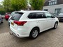 Mitsubishi Outlander 2.4 PHEV Pure / 1E EIG / APPLE CAR PLAY / STOELVERWARMING / CRUISE / ECC / NL-AUTO / TREKHAAK / CAMERA