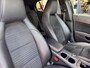 Mercedes-Benz GLA 180 AMG Night Edition Plus Automaat | Afneembare Trekhaak | Navigatie | Camera | Cruise Control | Stoelverwarming | | Airco | Audioinstallatie met CD-speler | Bi-xenon koplampen