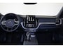 Volvo XC60 T6 Recharge AWD Plus Dark - IntelliSafe Assist & Surround - Harman/Kardon audio - Parkeercamera achter - Verwarmde voorstoelen, stuur & achterbank - Parkeersensoren voor & achter - Elektr. bedienb. voorstoelen met geheugen - Draadloze tel. lader - Extra getint glas - 21' LMV