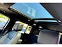 Land Rover Defender 110 2.0 P300e 110 X-Dynamic HSE 297kW/404pk Aut8 PANORAMADAK + ADAPT.CRUISE + LUCHTVERING + MERIDIAN AUDIO + EL.TREKHAAK + LEER + STOEL-&STUURVERWARMING + 360 CAMERA + HEAD-UP + PARKSENSOREN + 22" LM-VELGEN!!