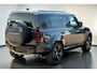Land Rover Defender 110 2.0 P300e 110 X-Dynamic HSE 297kW/404pk Aut8 PANORAMADAK + ADAPT.CRUISE + LUCHTVERING + MERIDIAN AUDIO + EL.TREKHAAK + LEER + STOEL-&STUURVERWARMING + 360 CAMERA + HEAD-UP + PARKSENSOREN + 22" LM-VELGEN!!