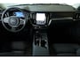 Volvo V60 B4 Essential Edition | Stoelverwarming | Stuurwielverwarming | Parkeersensoren voor + achter | Parkeercamera | BLIS | Lederen Bekleding | Pilot Assist | Google Infotainment