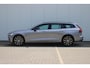 Volvo V60 T6 Automaat Plug-in hybrid AWD Plus Dark | Adaptive Cruisecontrol| Blind Spot | 360 Camera | Premium Audio by Harman/Kardon | Semi Elektr. Trekhaak | Stoelverwarming voor & achter | Stuurverwarming|Electrisch bedienbare voorstoelen.