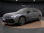 Volkswagen Passat Variant 1.5 eHybrid R-Line | Pano Dak | Trekhaak | Head-up Display | 360 Camera | Side Assist | ACC | Elek. Achterklep | Elek. Stoelen | Stuur-/Stoelverwarming V+A | Sportstoelen | 19'' |