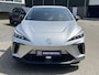MG MG4 Electric Luxury 64 kWh SOH 95% | 7.000KM! |360 CAMERA| 7 JAAR MG GARANTIE T/M 04-2031| ELEK. STOEL| DODE HOEK SENSOR| STOEL + STUURVERWARMING| ADAPTIVE CRUISE CONTROL