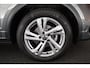 Volkswagen T-Roc 1.5 TSI 150pk DSG R-Line Trekhaak Camera Stoelverwarming Massage Virtual Cockpit Navigatie