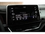 Volkswagen T-Roc 1.5 TSI 150pk DSG R-Line Trekhaak Camera Stoelverwarming Massage Virtual Cockpit Navigatie