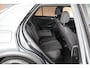 Volkswagen T-Roc 1.5 TSI 150pk DSG R-Line Trekhaak Camera Stoelverwarming Massage Virtual Cockpit Navigatie