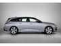 Peugeot 308 SW Active Pack Business 1.6 Plug-in Hybrid 180pk Automaat | Navigatie | Climate Control | Cruise Control | Parkeersensoren | Led koplampen | Keyless start | Draadloze Apple Carplay / Android Auto | Volledig digitaal instrumentenpaneel | Elektrisch inklapbare spiegels | Trekhaak | 17" lichtmetalen velgen |