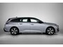 Peugeot 308 SW Active Pack Business 1.6 Plug-in Hybrid 180pk Automaat | Navigatie | Climate Control | Cruise Control | Parkeersensoren | Led koplampen | Keyless start | Draadloze Apple Carplay / Android Auto | Volledig digitaal instrumentenpaneel | Elektrisch inklapbare spiegels | Trekhaak | 17" lichtmetalen velgen |