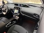 Toyota Prius 1.8 White Edition Adaptive Cruise / HUD / Keyless / Stoelverwarming / JBL / Camera / Navigatie / 17'' LMV