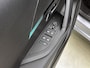 Peugeot 2008 SUV Allure 130pk Automaat | Navigatie | Climate Control | Cruise Control | Led koplampen | Parkeersensoren | Armsteun | Elektrisch inklapbare spiegels | Apple Carplay / Android Auto | Bluetooth | DAB+ radio | Donker getint glas | Dealeronderhouden | 17" lichtmetalen velgen |