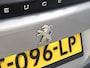 Peugeot 2008 SUV Allure 130pk Automaat | Navigatie | Climate Control | Cruise Control | Led koplampen | Parkeersensoren | Armsteun | Elektrisch inklapbare spiegels | Apple Carplay / Android Auto | Bluetooth | DAB+ radio | Donker getint glas | Dealeronderhouden | 17" lichtmetalen velgen |