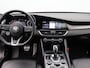 Alfa Romeo Giulia 2.0T Sprint Veloce Interieur | Panoramadak | Afneembare Trekhaak | 19" Licht Metalen Velgen | Camera | Dodehoekbewaking | Apple Carplay/Android Auto | Cruise Control Adaptief | Drive Assist