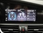 Alfa Romeo Giulia 2.0T Sprint Veloce Interieur | Panoramadak | Afneembare Trekhaak | 19" Licht Metalen Velgen | Camera | Dodehoekbewaking | Apple Carplay/Android Auto | Cruise Control Adaptief | Drive Assist