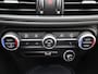 Alfa Romeo Giulia 2.0T Sprint Veloce Interieur | Panoramadak | Afneembare Trekhaak | 19" Licht Metalen Velgen | Camera | Dodehoekbewaking | Apple Carplay/Android Auto | Cruise Control Adaptief | Drive Assist