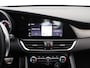 Alfa Romeo Giulia 2.0T Sprint Veloce Interieur | Panoramadak | Afneembare Trekhaak | 19" Licht Metalen Velgen | Camera | Dodehoekbewaking | Apple Carplay/Android Auto | Cruise Control Adaptief | Drive Assist