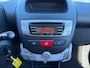Peugeot 107 1.0 Black & Silver | 100% onderhouden | Alcantara bekleding | 14" lichtmetalen velgen | Elektrische ramen voor | Bluetooth | Privacy glas |