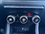 Renault Captur 1.0 TCe 90 Intens | NL auto | Parkeersensoren voor en achter | Achteruitrijcamera | Cruise control | Navigatie | Apple carplay & Android auto | DAB | Bluetooth | 17" lichtmetalen velgen | Keyless entry | Privacy glas |