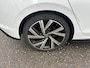 Volkswagen Golf 1.5 eTSI R-Line | 150 PK | Automaat | Panorama Schuif-Kantel Dak | Stoel en Stuurverwarming | Apple Carplay / Android Auto