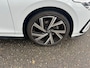 Volkswagen Golf 1.5 eTSI R-Line | 150 PK | Automaat | Panorama Schuif-Kantel Dak | Stoel en Stuurverwarming | Apple Carplay / Android Auto