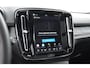 Volvo EX40 Single Ext. Range Ultra 82 kWh / Panorama schuif-kanteldak / 360 Camera / Harman Kardon / Trekhaak / Stuur- en stoelverwarming / Adaptive Cruise / Elektrische best.stoel met geheugen